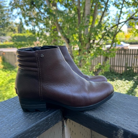 Sorel‎ Women’s Danica Ankle Booties Brown Leather Side Zip Size 9 - Picture 1 of 10